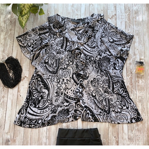 Seperates by New York City Design Co. Tops - Separates black white floral print shirt sleeve Seperates by New York City Design Co. Tops - Separates black white floral print shirt sleeve